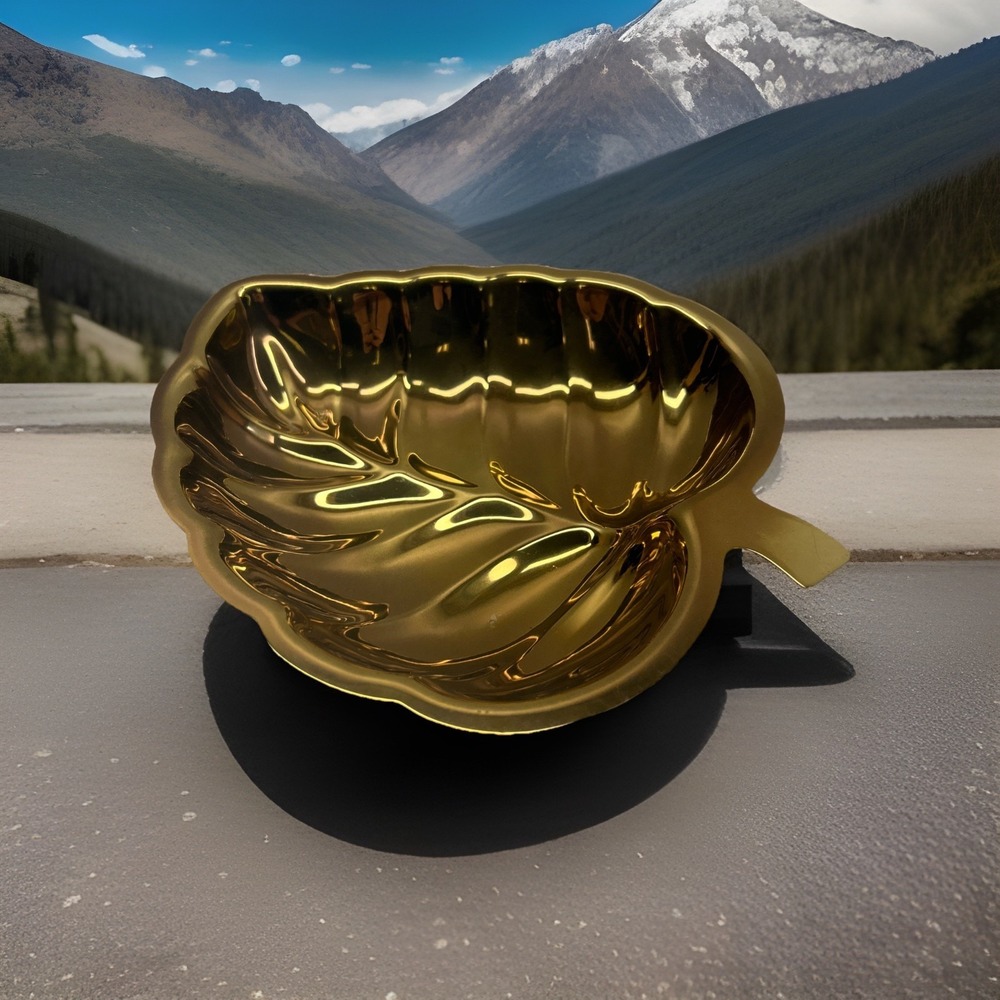 Vintage MCM Brass Gold Tone Leaf Shaped Trinket Dish‎ Ring Holder Decor Bowl